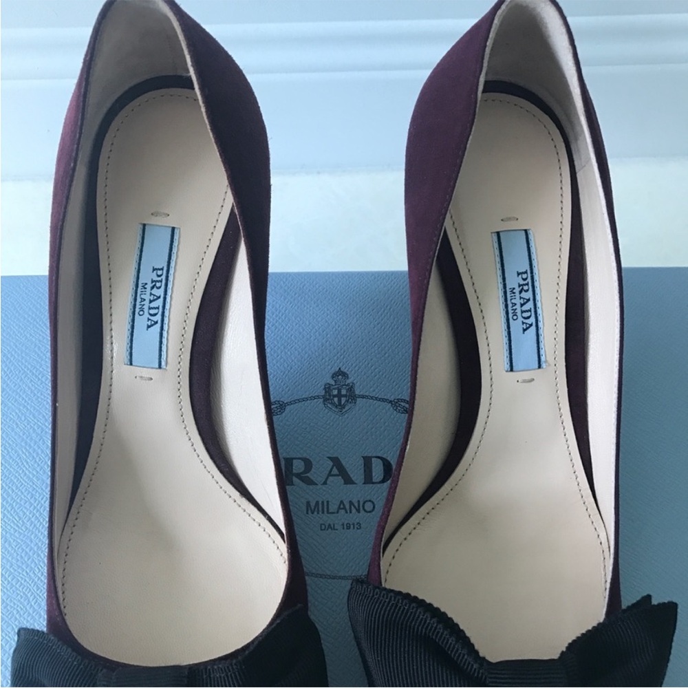 Prada Kitten Heels - Calzature Donna Suede Pumps in Granato - Picture 4 of 8